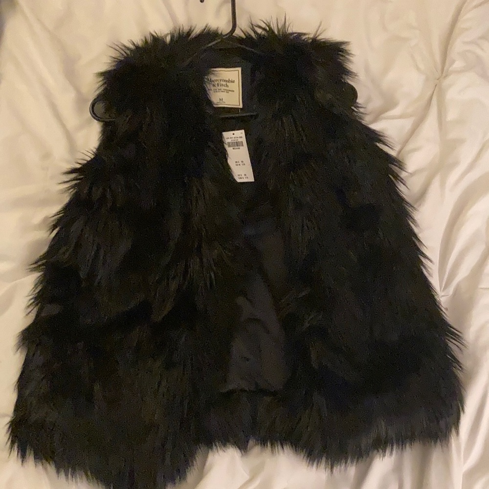 Abercrombie & Fitch Faux Fur Vest. NWT. UNWORN
